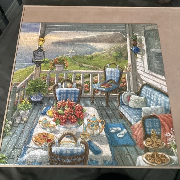 750pc Puzzle - Picture 2 of 2
